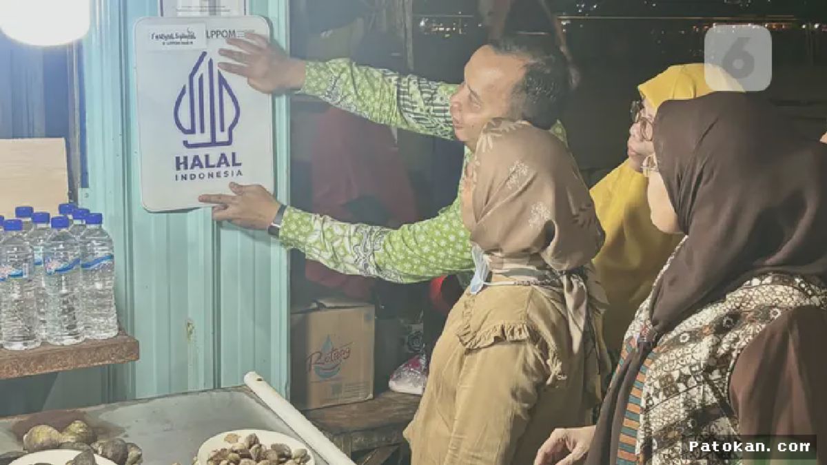 LABUAN BAJO — LPPOM MUI Pasang Sertifikat Halal UMKM Kampung Ujung