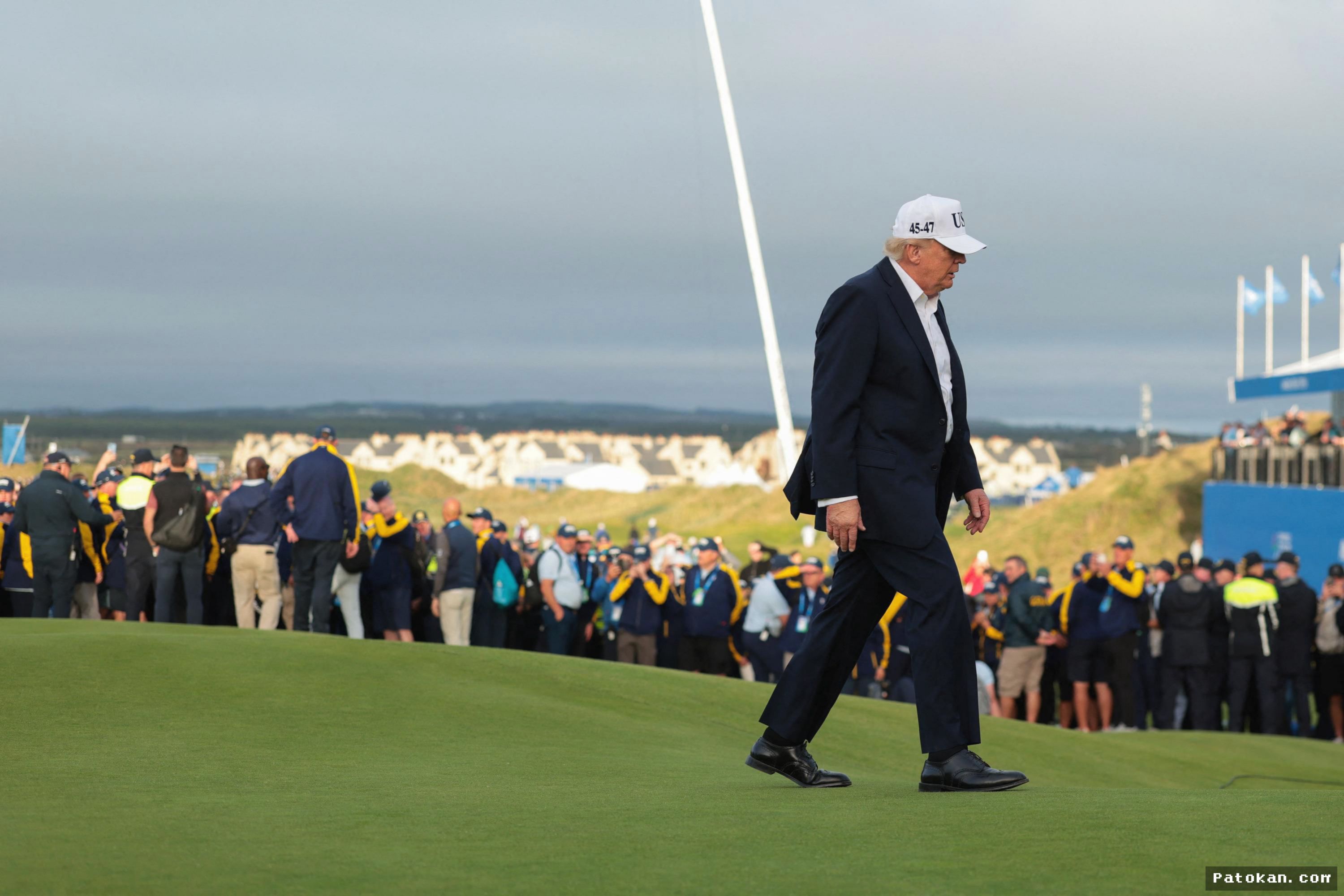 WASHINGTON — Trump Berjanji Hapus Tarif Impor Whiskey Irlandia