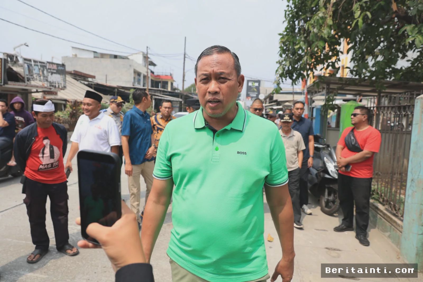 BEKASI — Tri Adhianto Pastikan Jalan Raya Jatimakmur Bebas Genangan Air