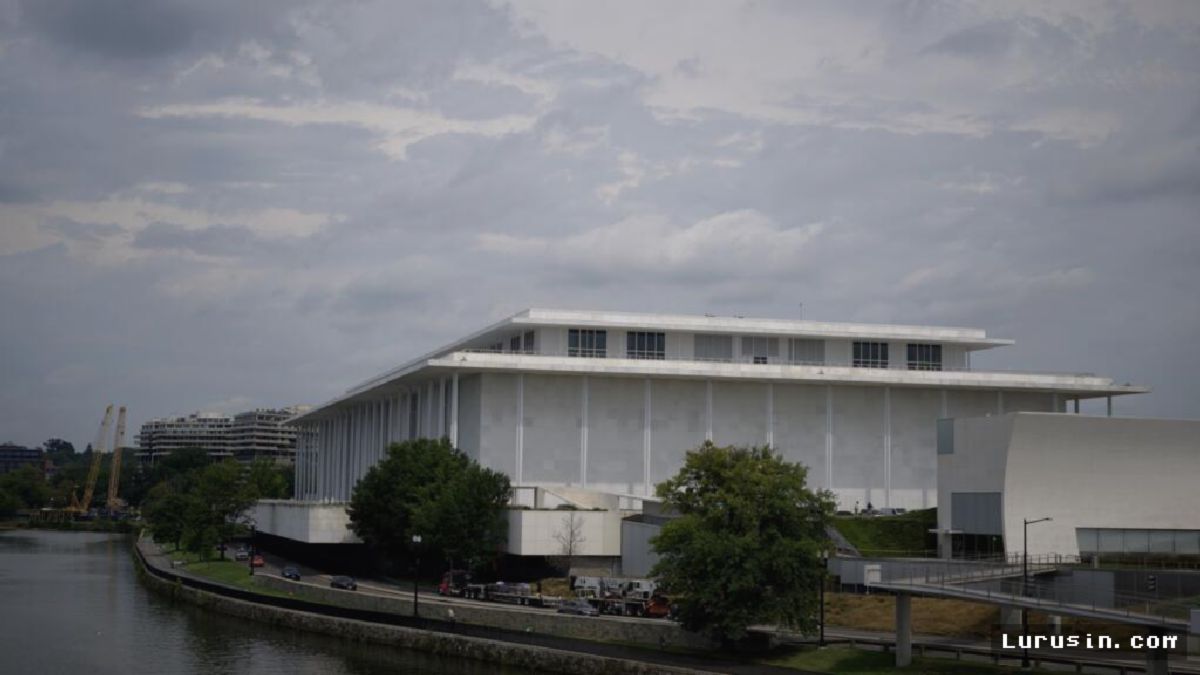 WASHINGTON — Kennedy Center Terancam Bangkrut dan Ditutup