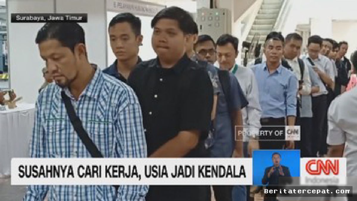 JAKARTA — Ribuan Pencari Kerja Keluhkan Syarat Batas Usia di Bursa Kerja