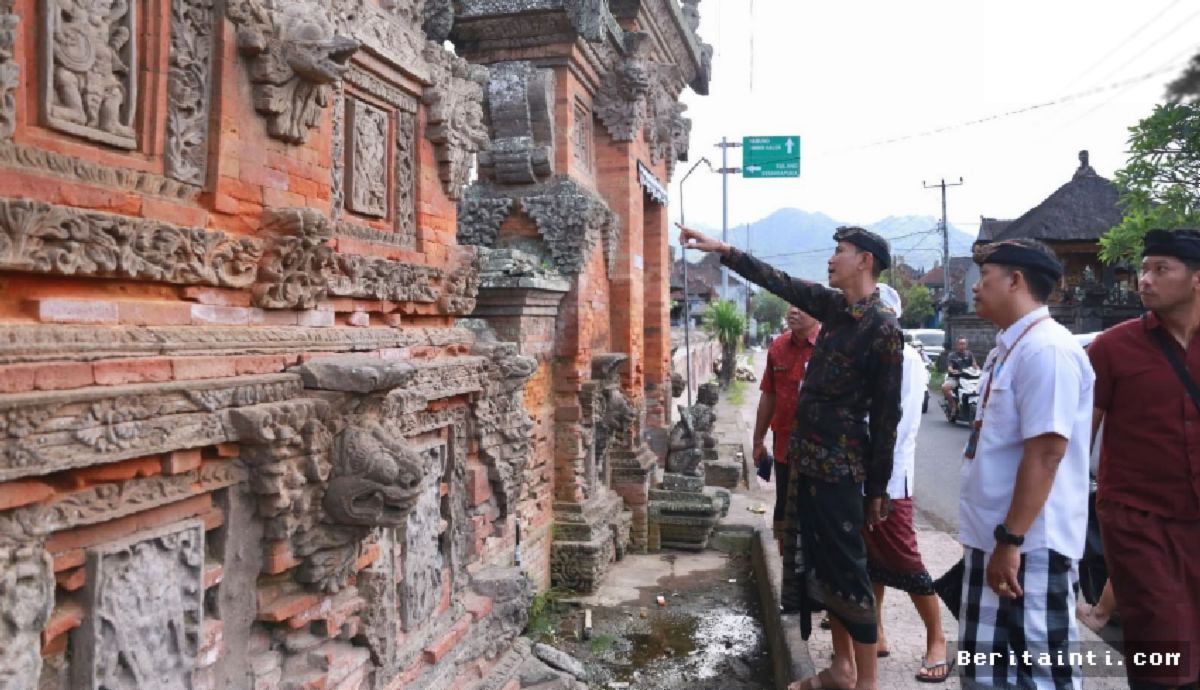 KLUNGKUNG — Wabup Tjok Surya Kawal Restorasi Pura Ki Mantri Tutuan