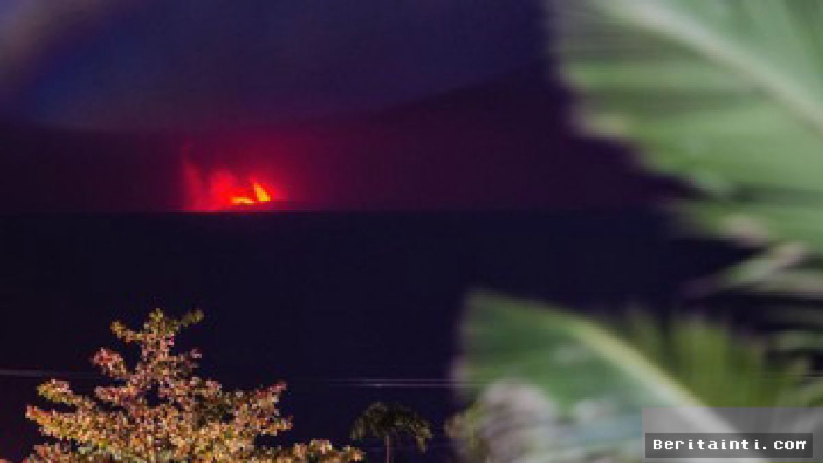 JAKARTA — Erupsi Anak Krakatau Picu Kekhawatiran Negara Tetangga