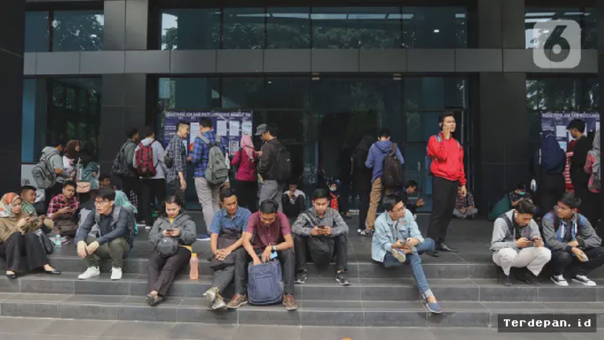 JAKARTA — Ribuan Pencari Kerja Padati Bursa Kerja Nasional di Ibukota