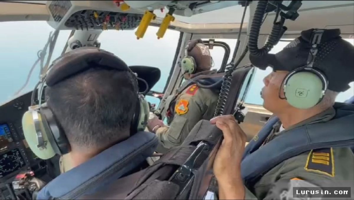 Basarnas Kerahkan Helikopter Dauphin Cari 8 Korban di Selat Sunda