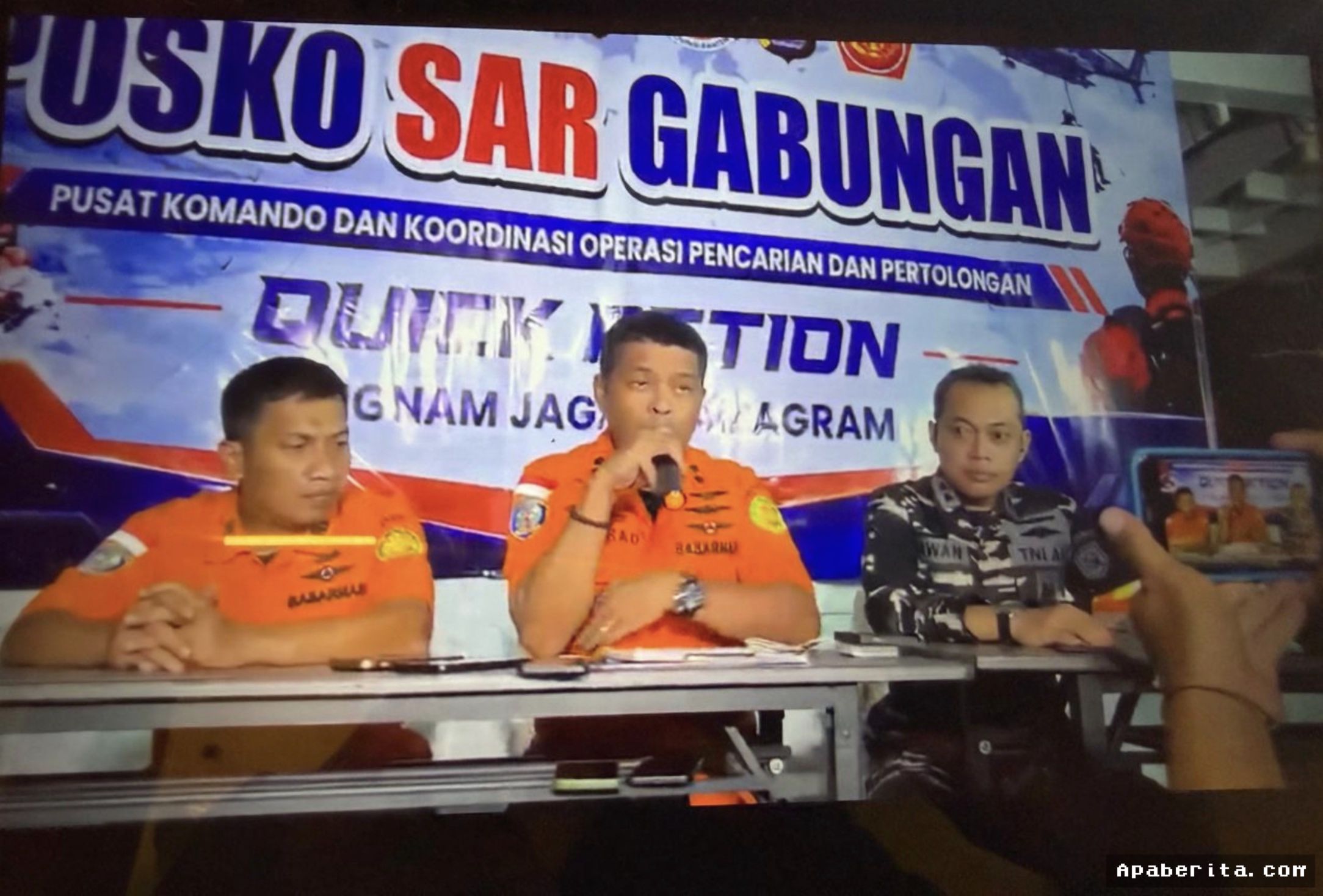 Pandeglang — Tim SAR Temukan Jaket Pelampung Korban Speedboat Selat Sunda