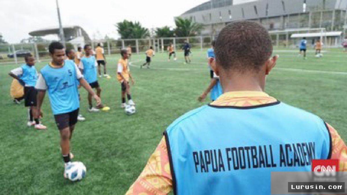 Papua Football Academy Gembleng Talenta Muda di Mimika Sport Complex