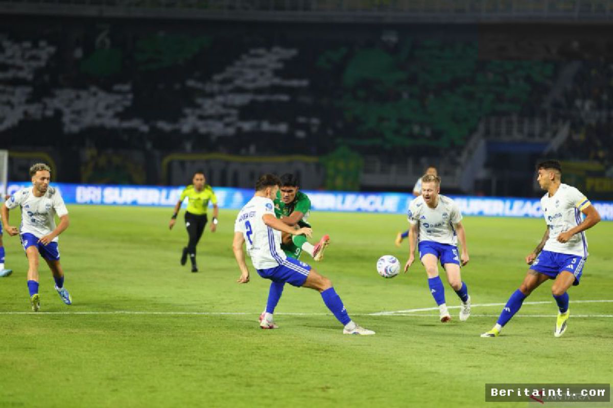 Van Gastel Sebut Kartu Merah Purzycki Ubah Alur Laga PSIM vs Persebaya