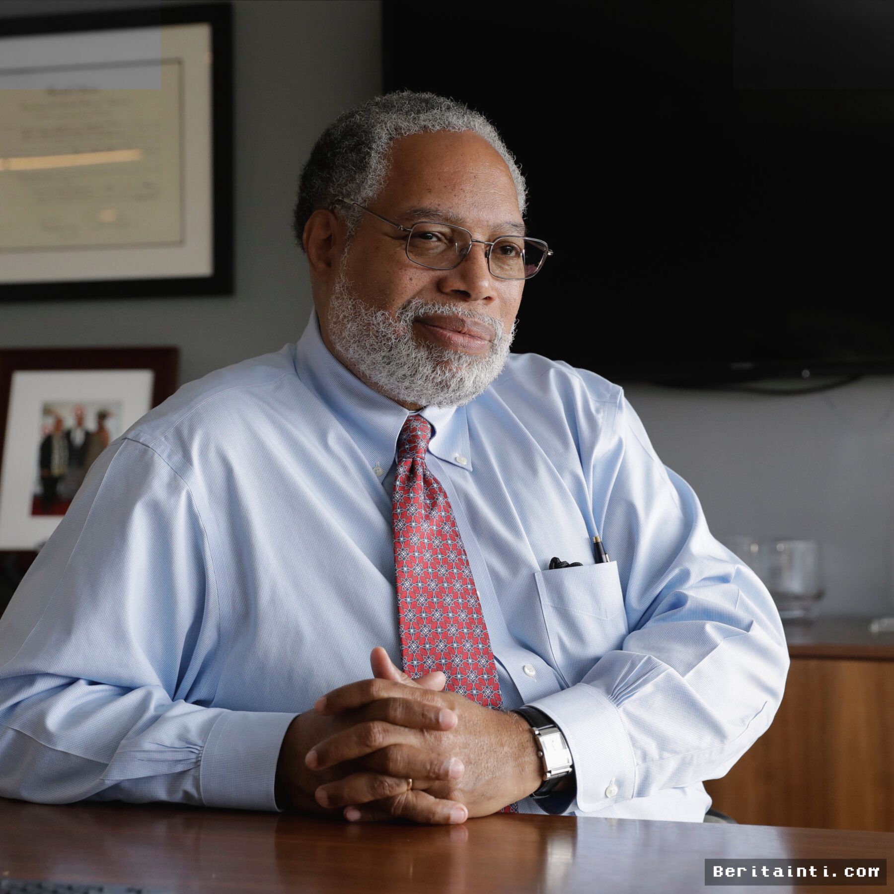 Lonnie Bunch Mundur dari Smithsonian Usai Tekanan Politik Meningkat