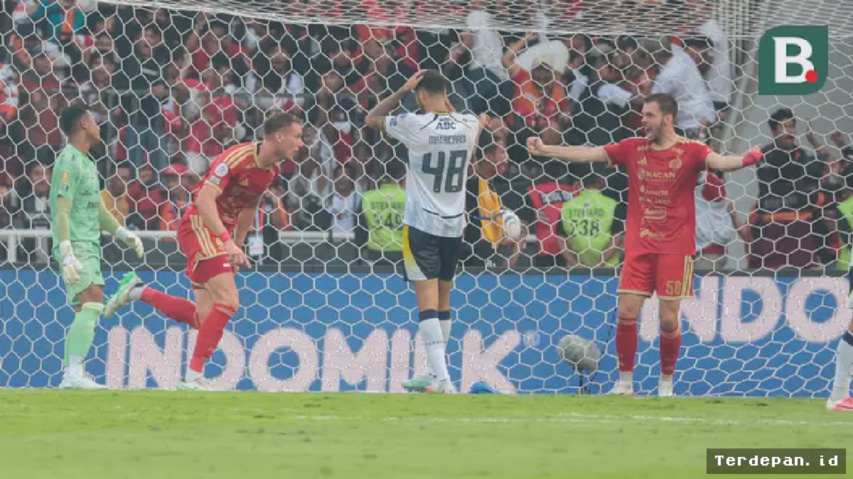JAKARTA — Persija Tekuk Persib 2-1 Lewat Gol Kemenangan Ivan Mamut