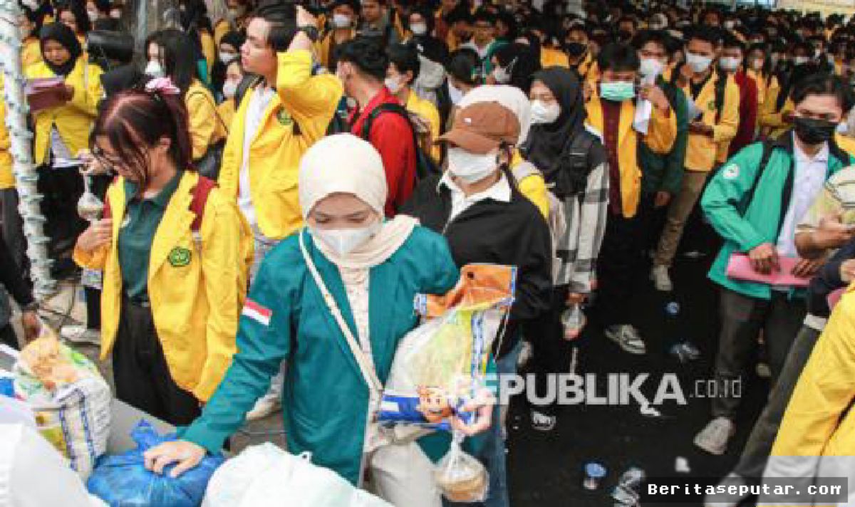 Pemprov Kalteng Bagikan 3.500 Paket Sembako Mahasiswa Terdampak Karhutla