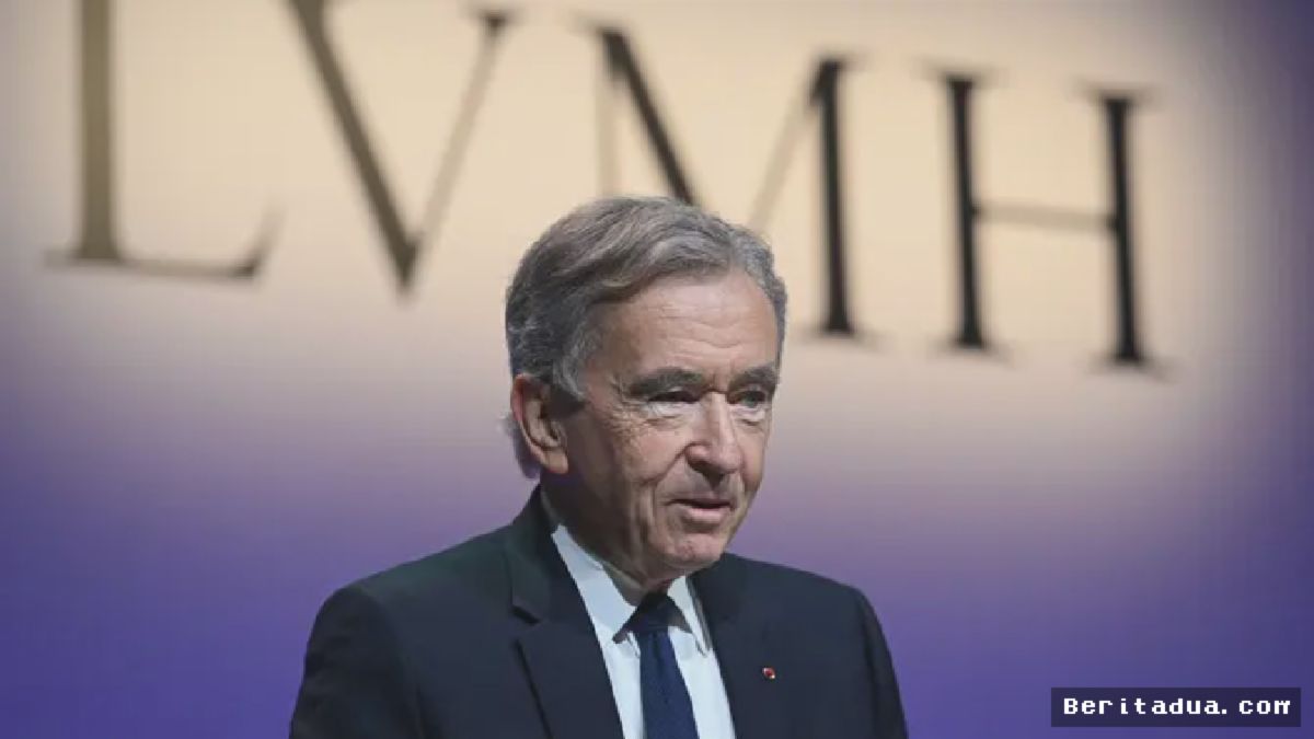 PARIS — Bernard Arnault Laporkan Rekor Keuangan LVMH