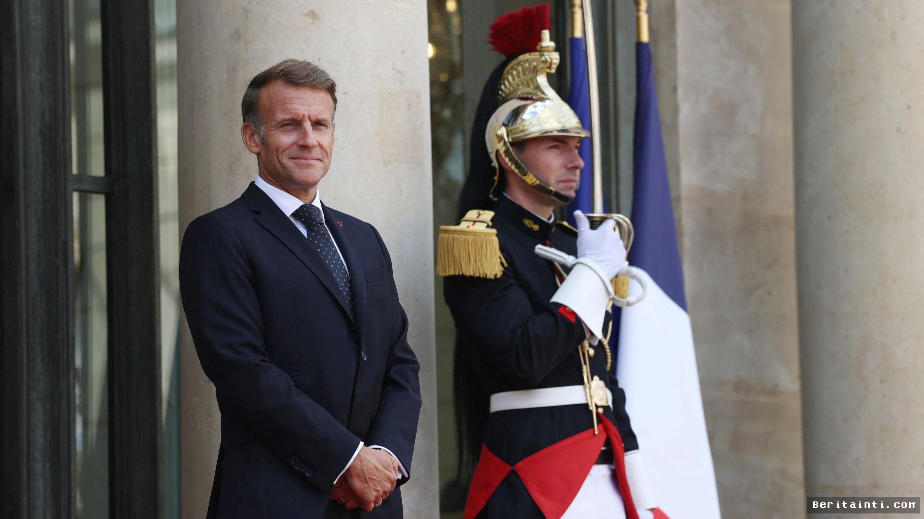 PARIS — Macron Rancang Regulasi Baru Batasi Akses Medsos Remaja
