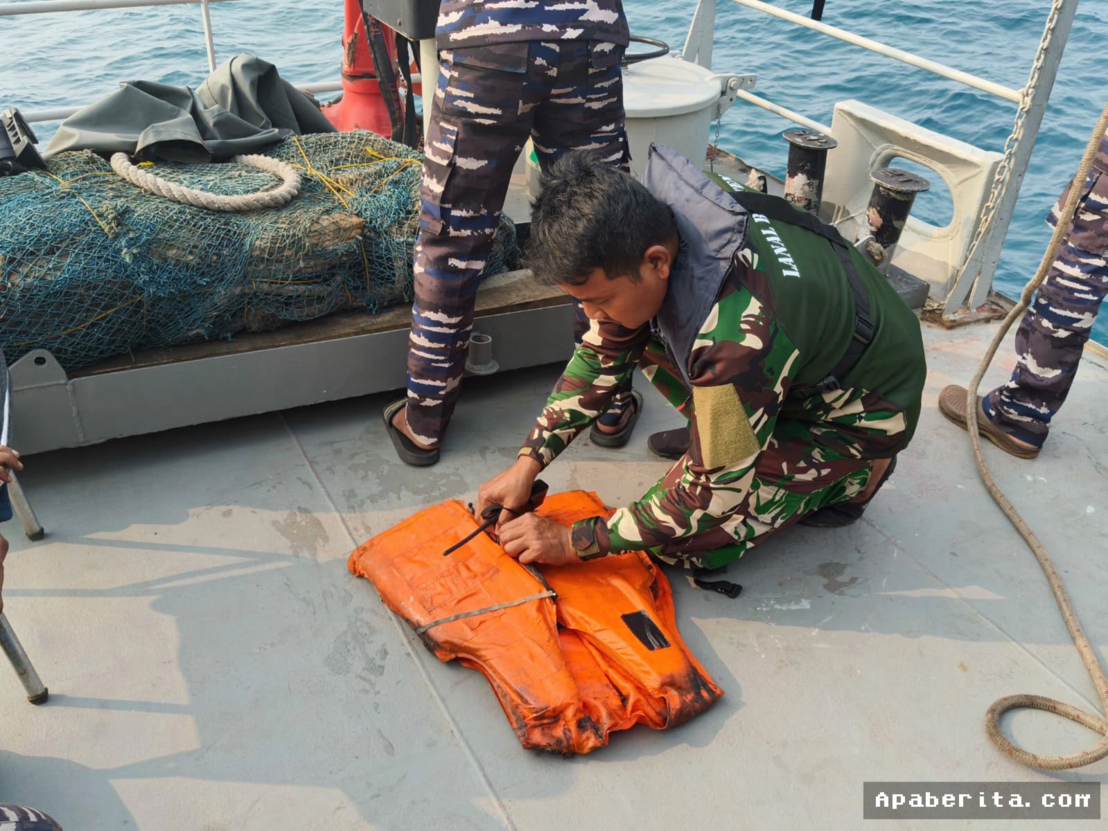 ANYER — TNI AL Temukan Pelampung 5 Jurnalis Hilang di Anak Krakatau