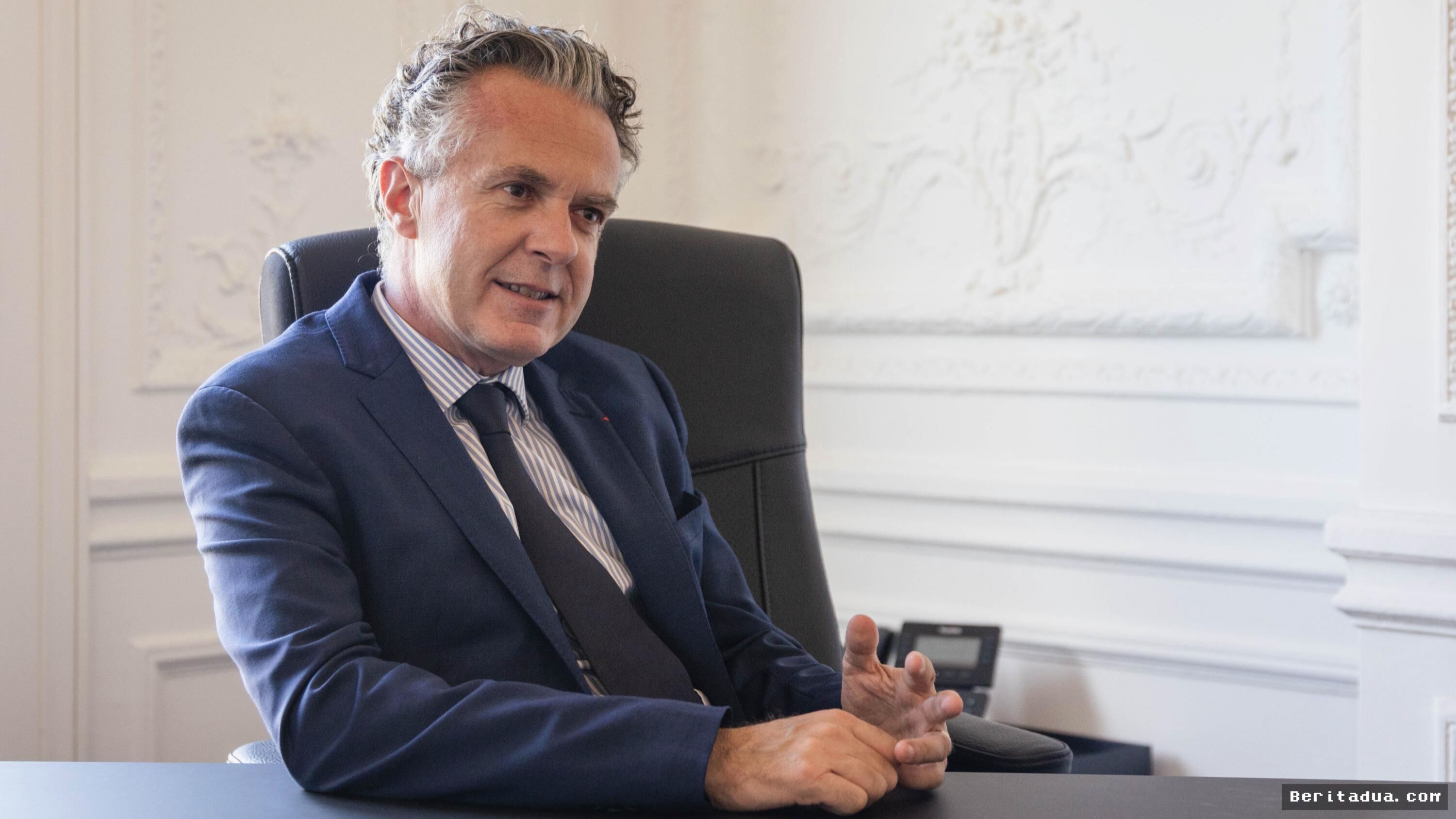 PARIS — Christophe Béchu Pimpin Mesin Politik Édouard Philippe