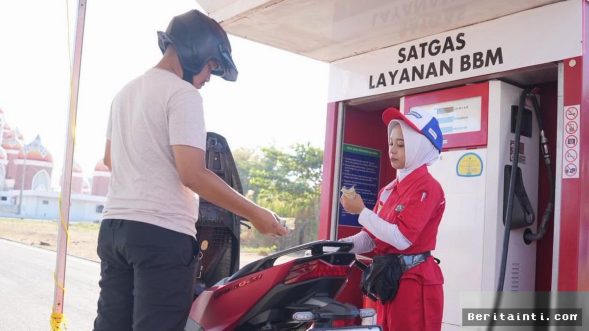Makassar — Pertamina Operasikan 25 SPBU 24 Jam Urai Antrean BBM