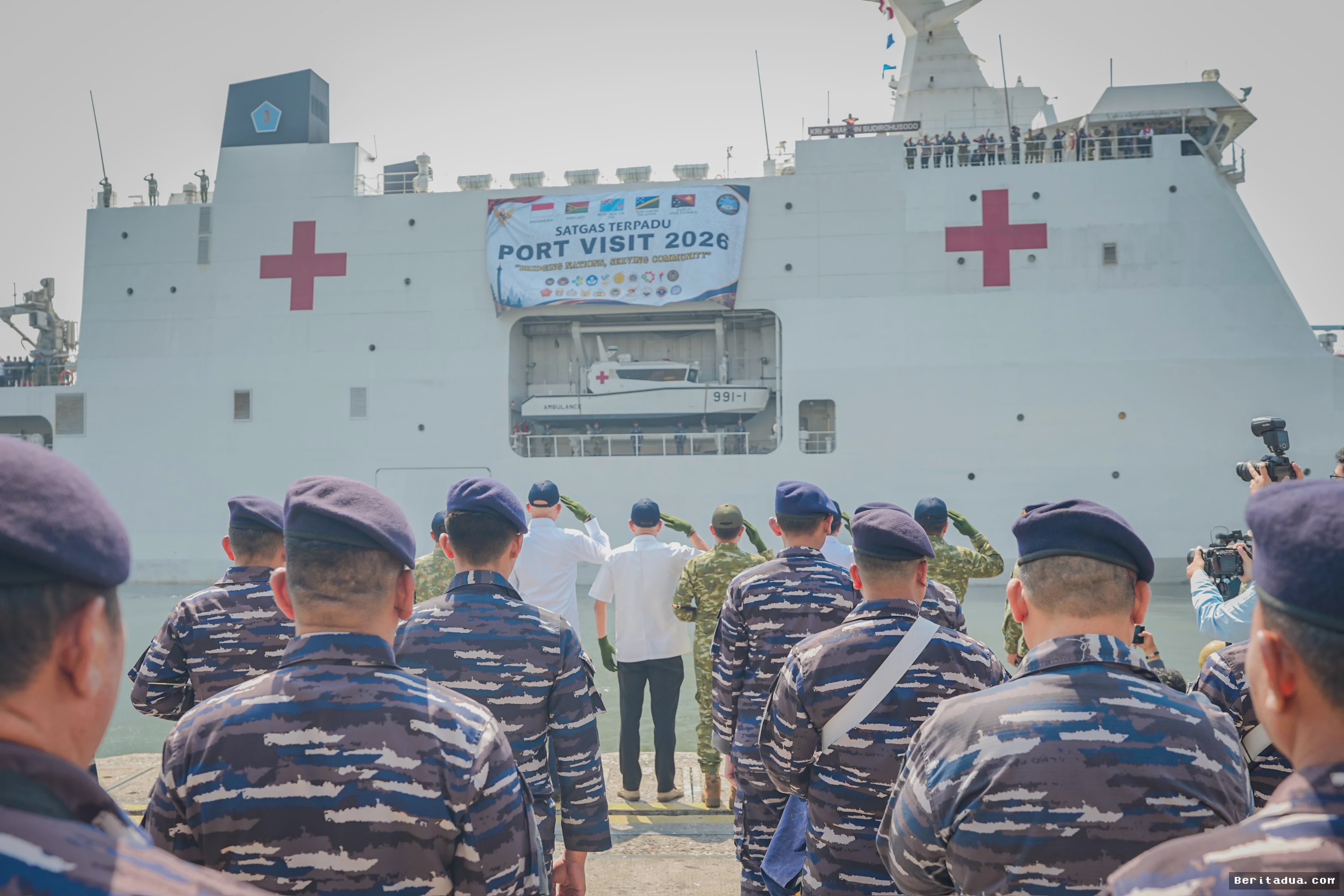 JAKARTA — Wamensos Lepas Misi Diplomatik KRI Wahidin ke Pasifik Selatan