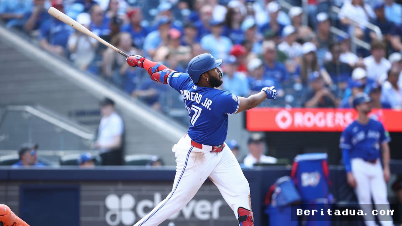 TORONTO — Guerrero Jr. Cetak Home Run Perdana di Rogers Centre