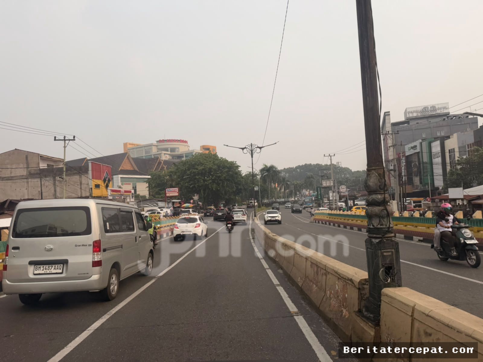 PEKANBARU — Kabut Asap Pekanbaru Memburuk Akibat Kiriman Wilayah Selatan