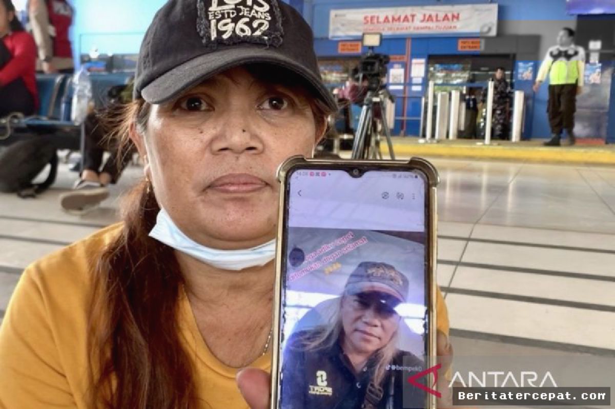 BANJARMASIN — Keluarga Korban KMP Virgo Transport Menanti Kepastian Evakuasi