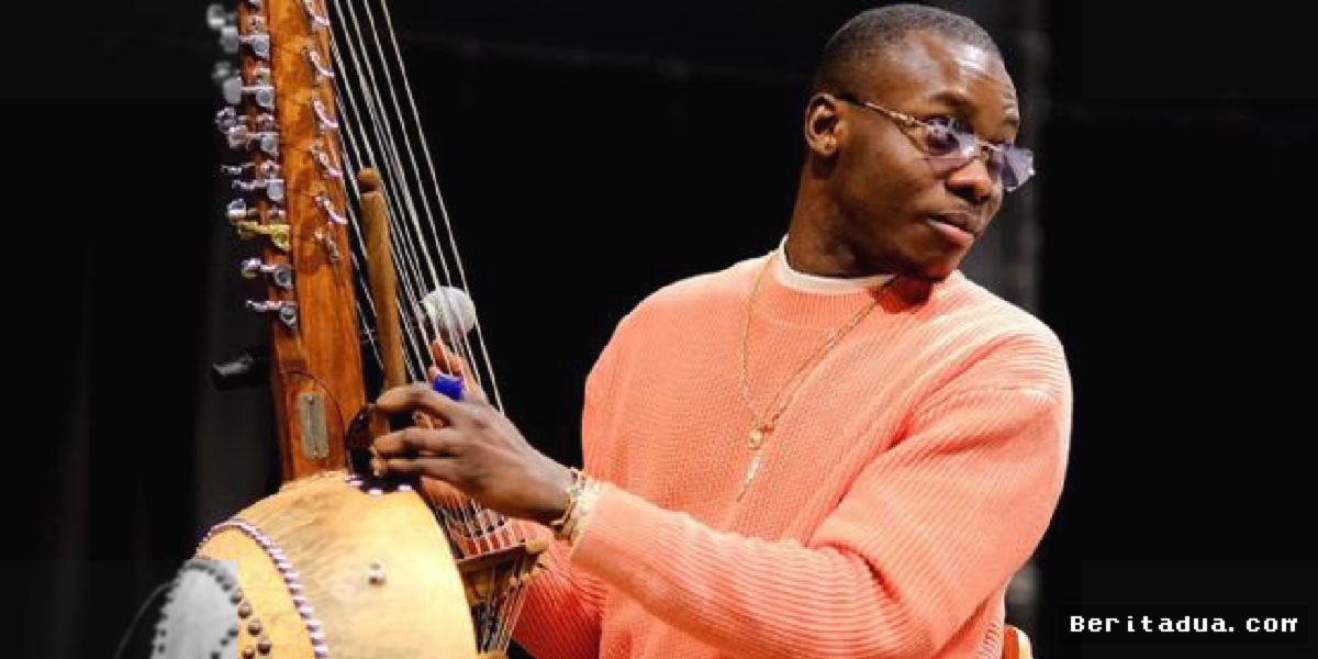 PARIS — Musik Kora Tradisional Afrika Dobrak Panggung Pop Dunia