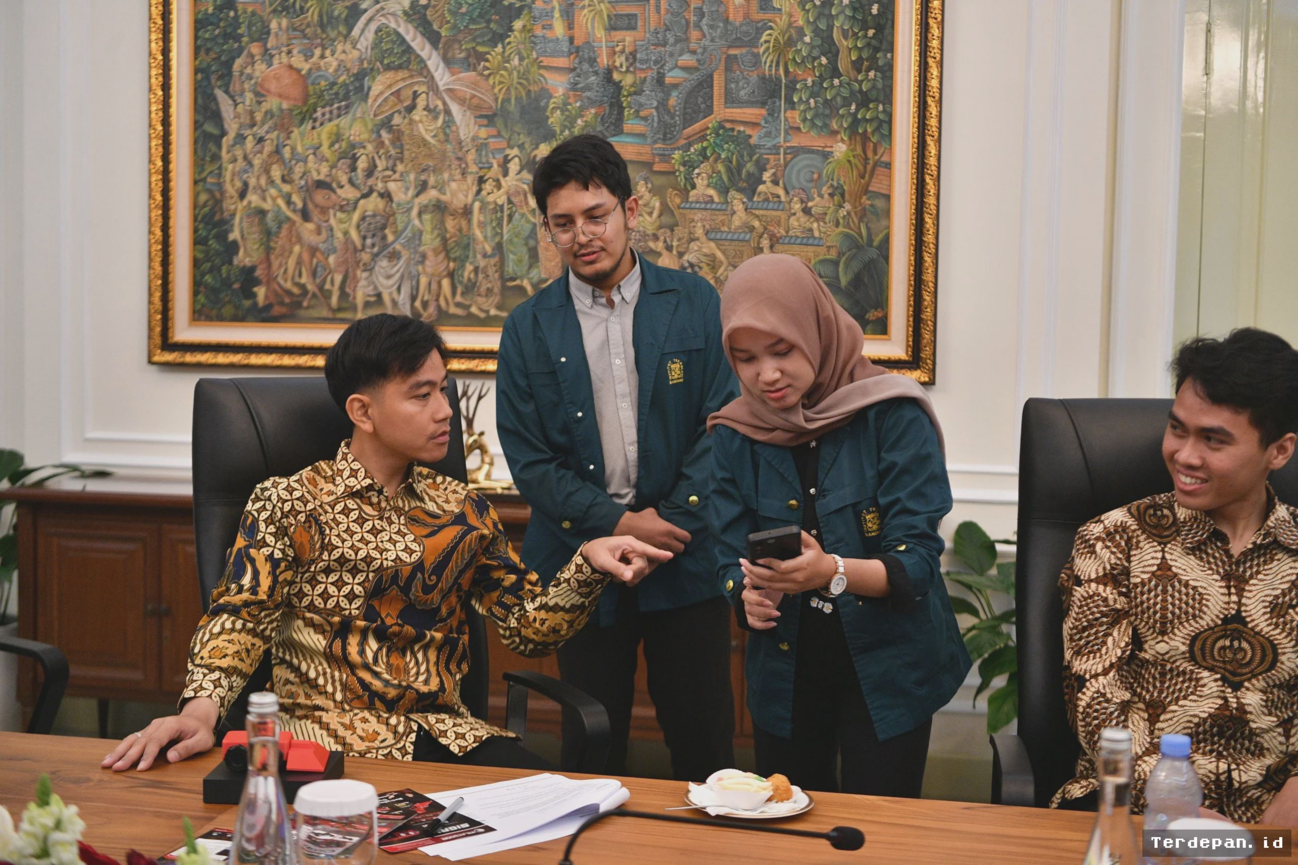 JAKARTA — Gibran Apresiasi Drone Eaglesense ITB Pendeteksi Karhutla