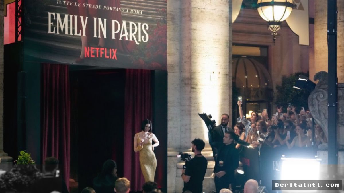 WASHINGTON — JD Vance Sebut Serial Emily in Paris Masterpiece Televisi