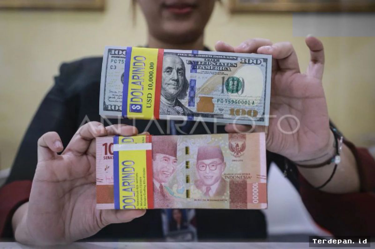 Nilai Tukar Rupiah Melemah Tipis ke Posisi Rp17.670 per Dolar AS