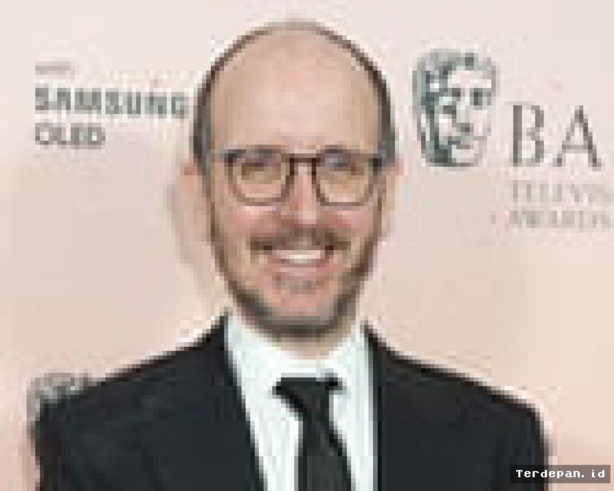 Jack Thorne Kritik Penulis Naskah yang Gunakan AI untuk Curang