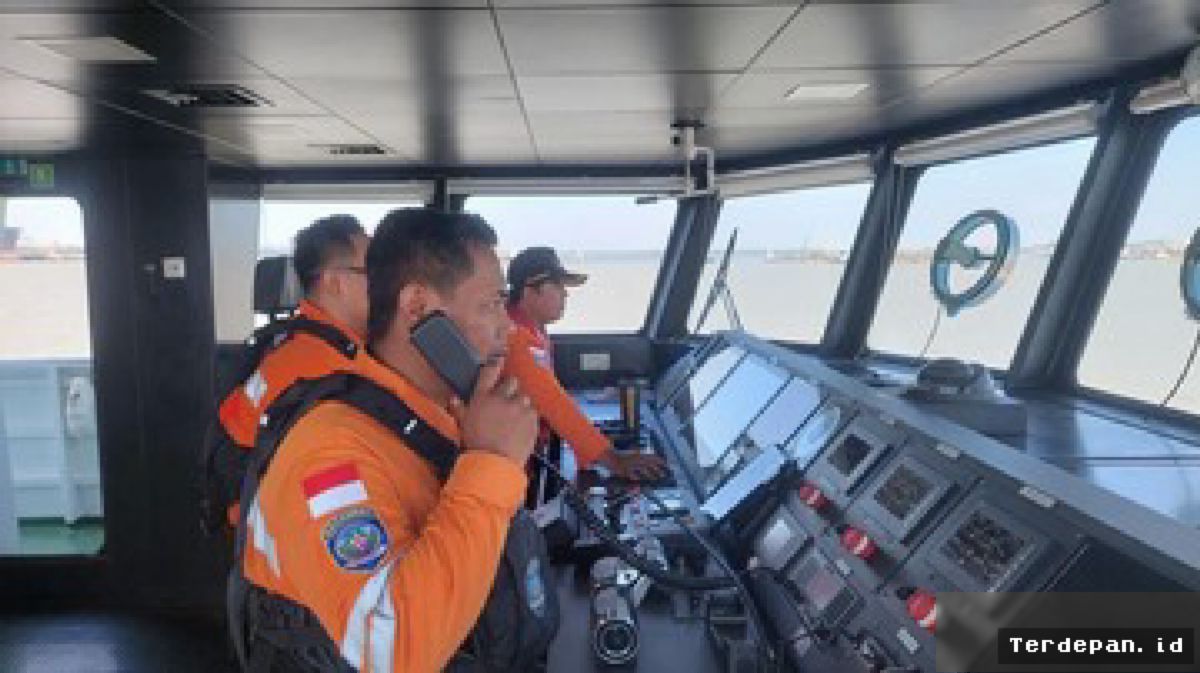 Laut Jawa — Tim SAR Evakuasi 103 Penumpang Kapal Virgo 8
