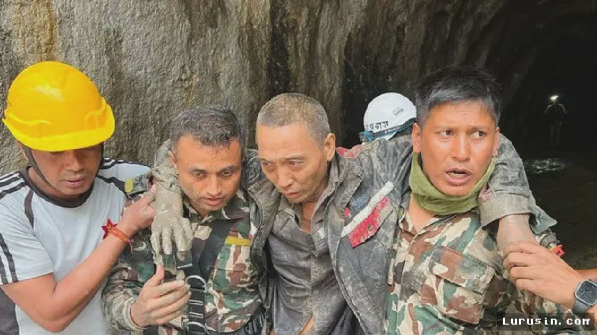NEPAL — Tentara Nepal Evakuasi Pekerja China dari Proyek PLTA Trishuli-3A