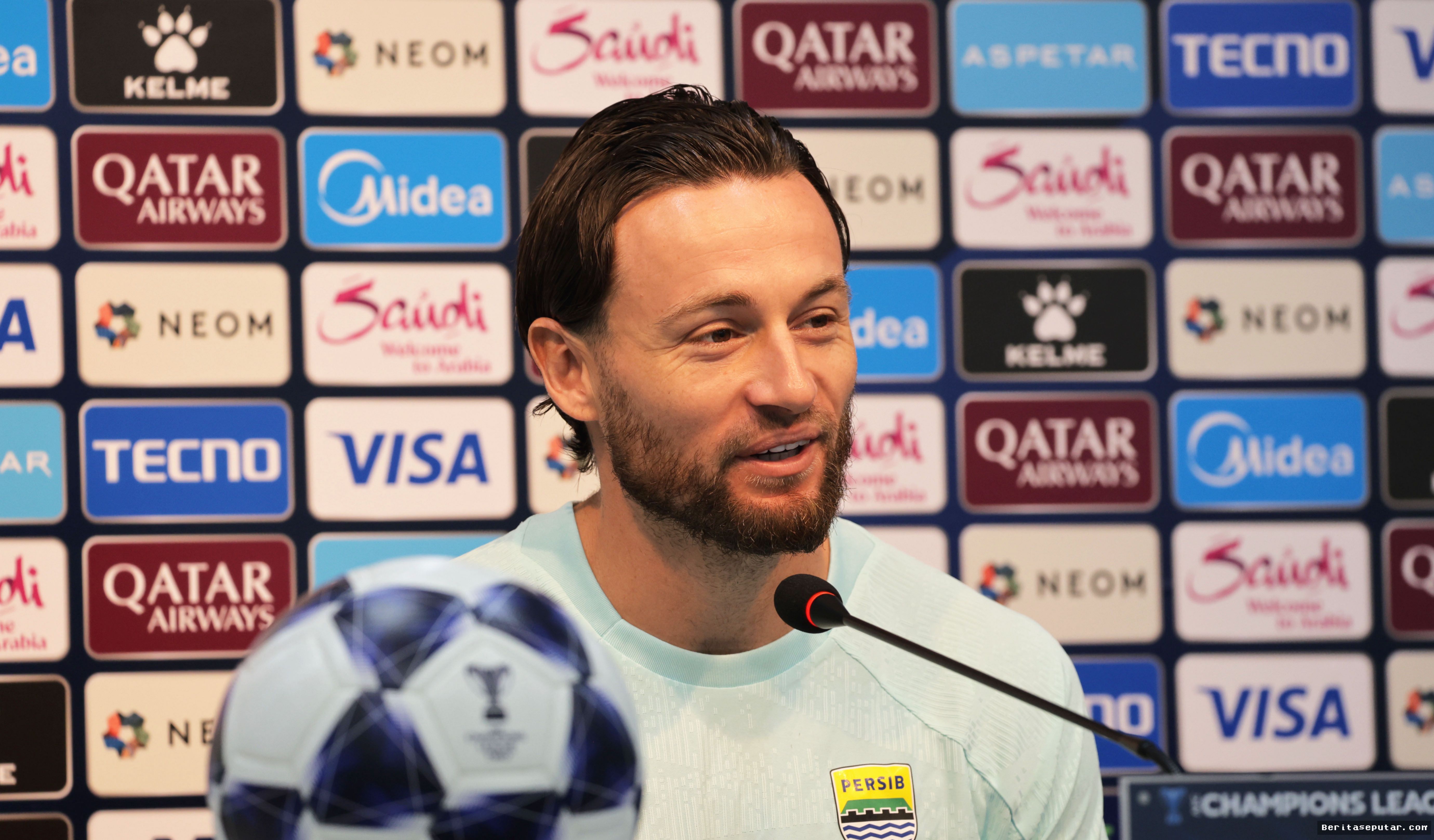 Marc Klok Puji Loyalitas Tanpa Batas Bobotoh Dukung Persib Bandung