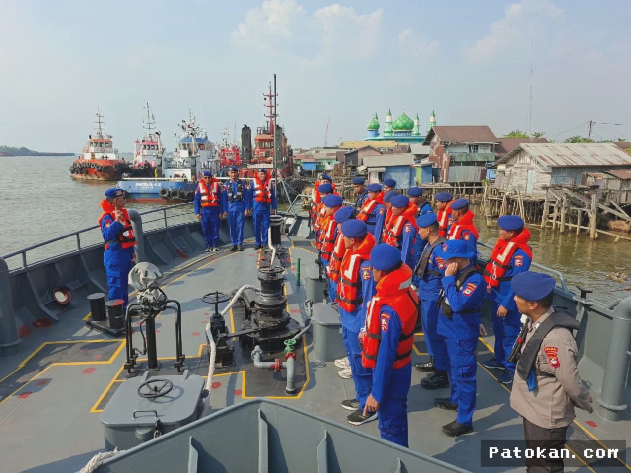 Polri Kerahkan Tiga Kapal Utama Cari Korban KM Virgo Transport 8