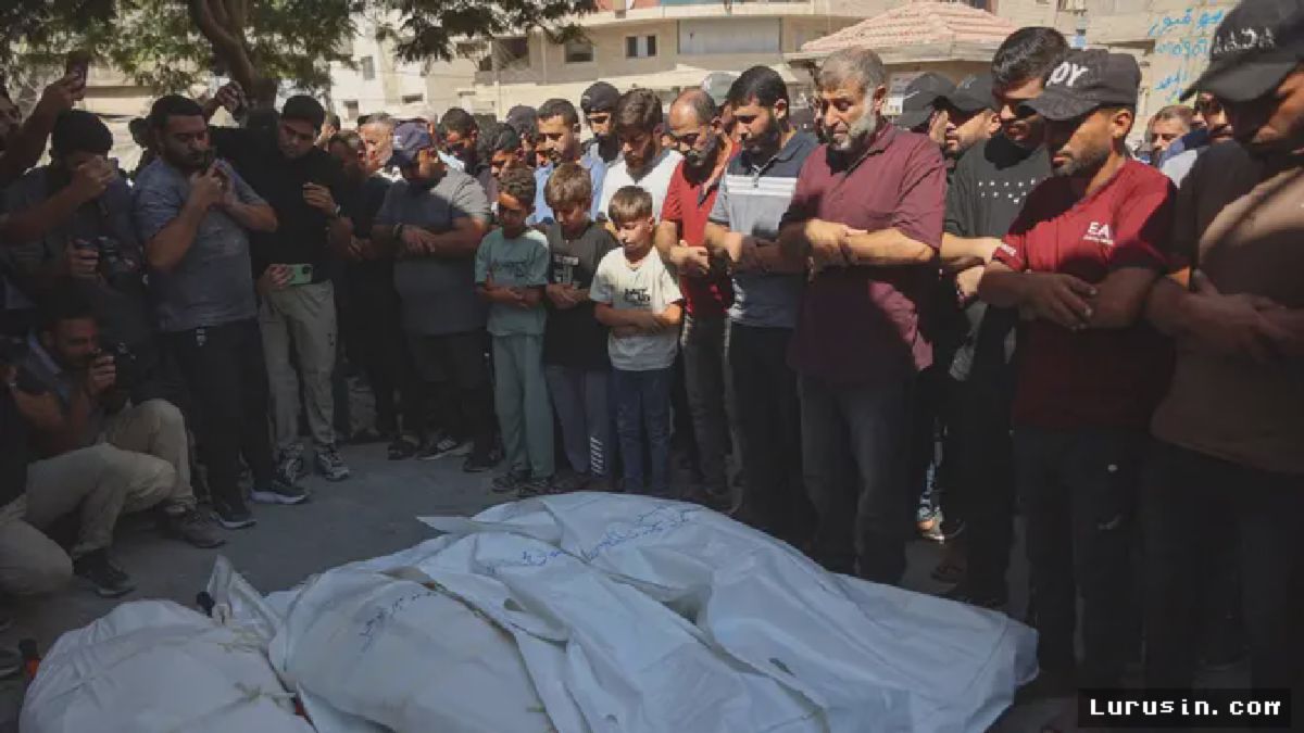 Gaza — Tangis Anak Palestina Iringi Pemakaman Korban Serangan Israel
