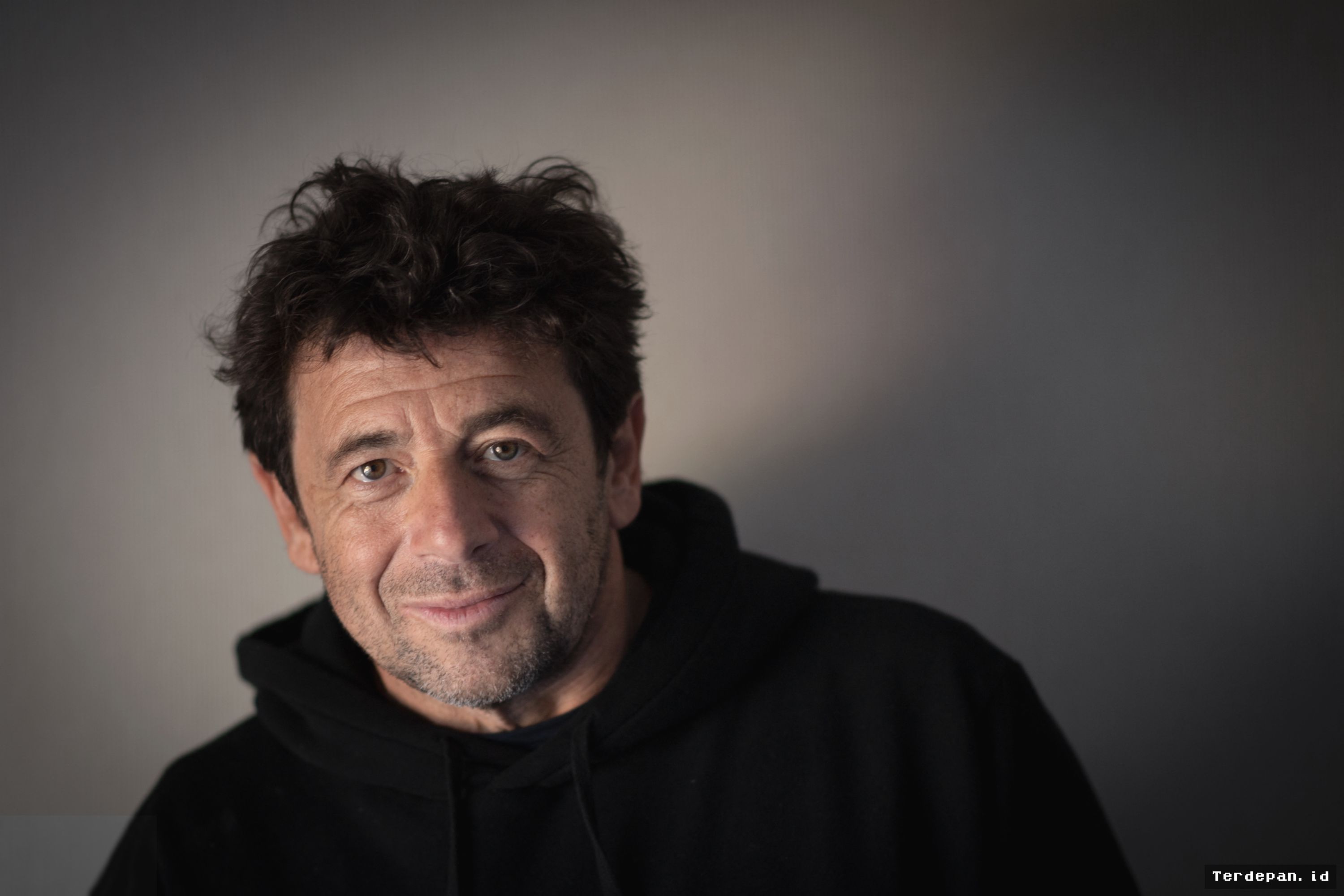 Pengadilan Prancis Izinkan Patrick Bruel Pergi ke Luar Negeri