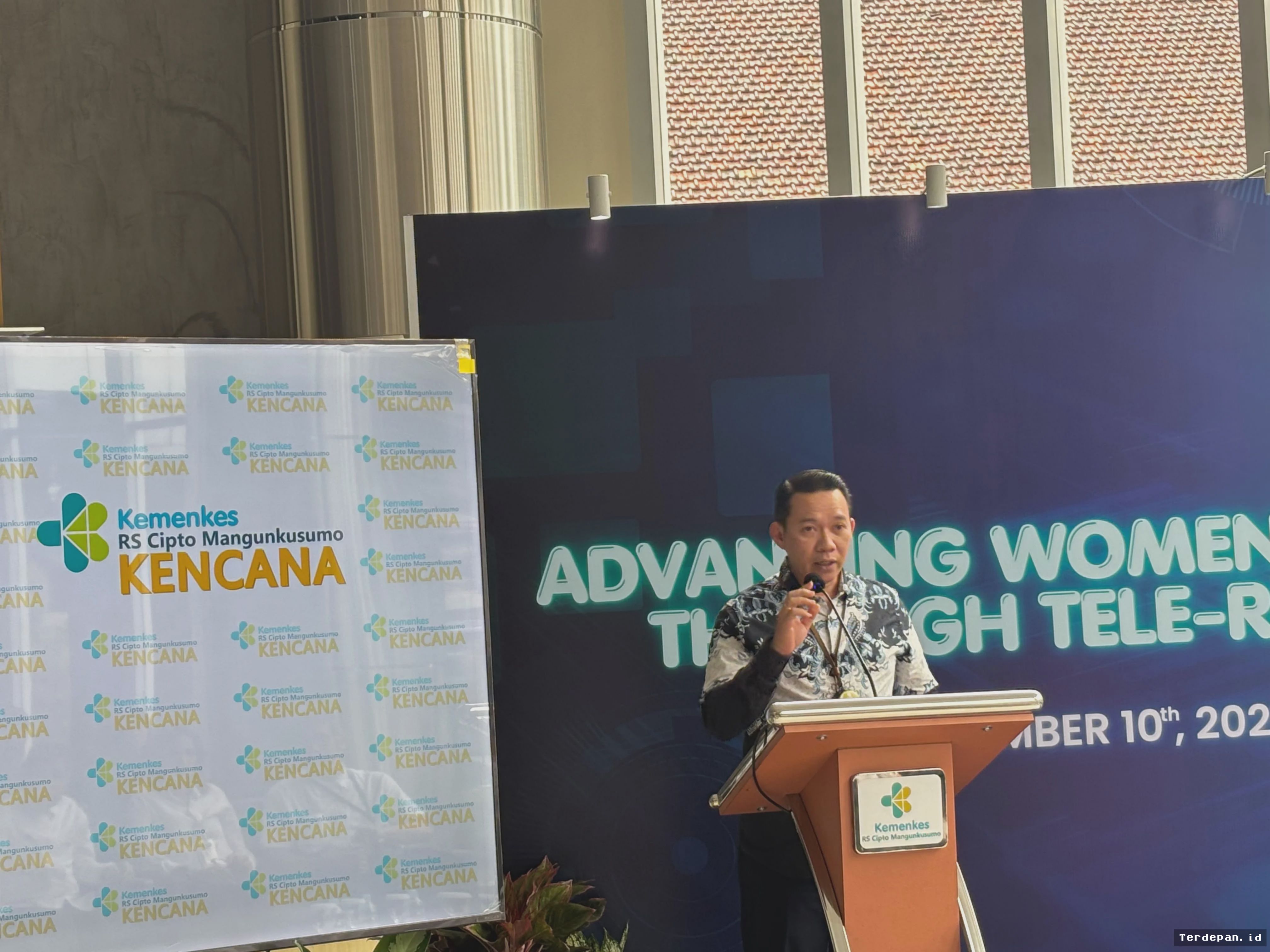JAKARTA — RSCM Kencana Sukses Gelar Operasi Bedah Robotik Jarak Jauh