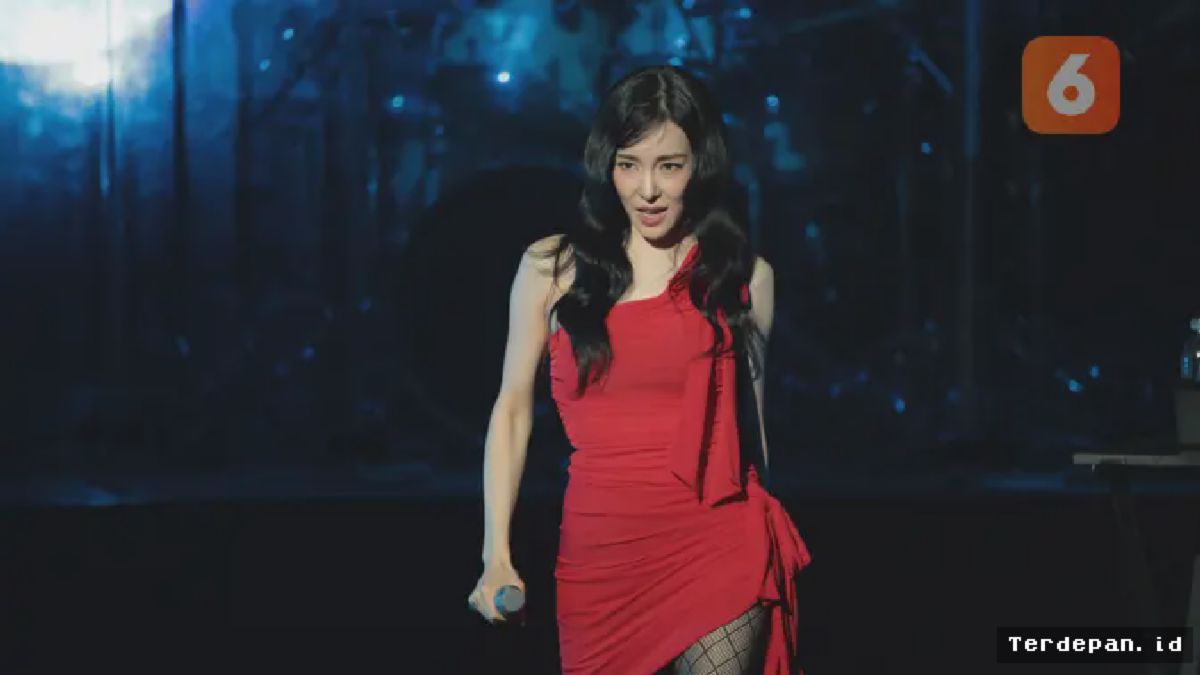 Tiffany Young Rayakan Satu Dekade Solo di Konser Edge of Calm Jakarta