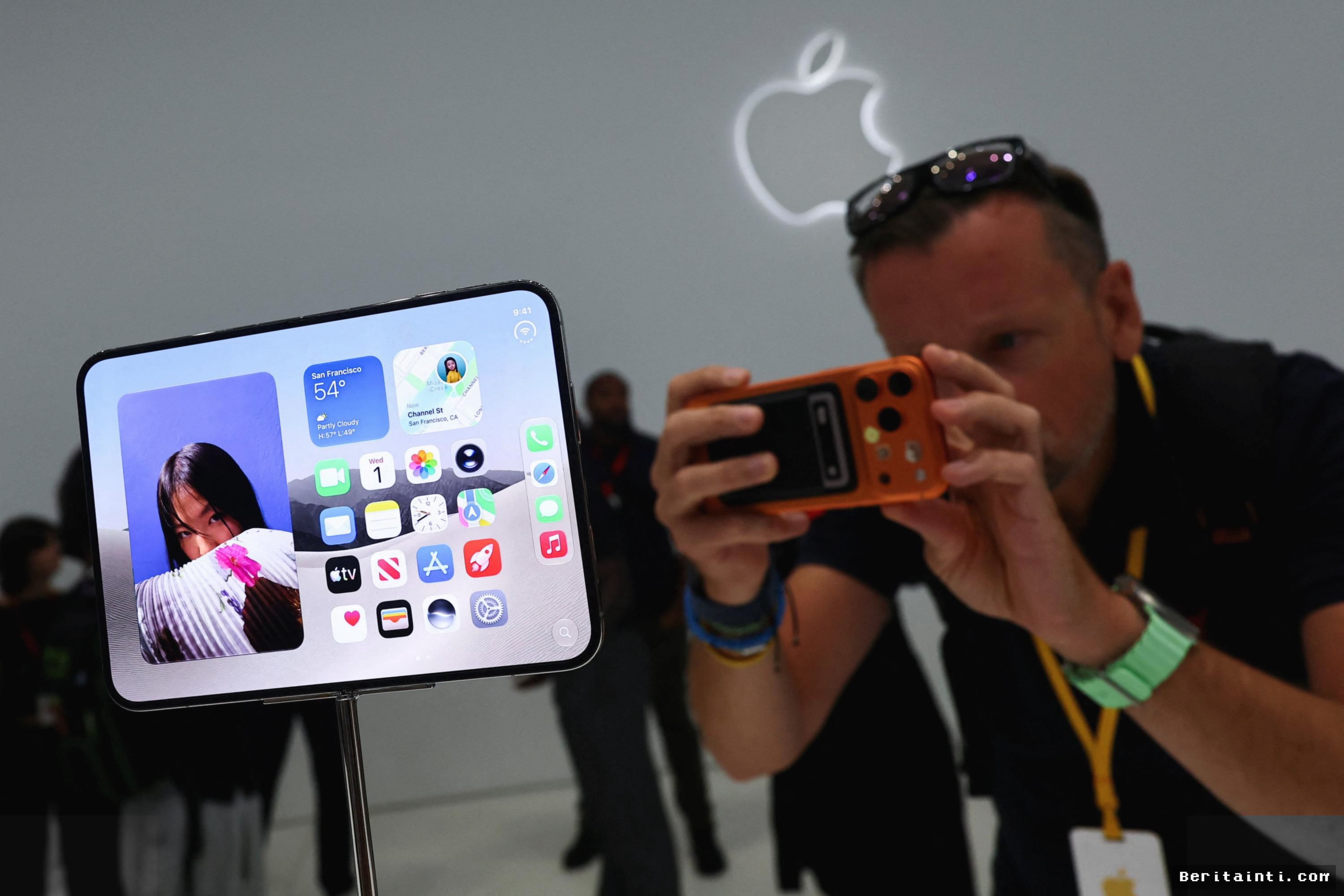 Apple Siap Guncang Pasar Ponsel Lipat Lewat iPhone Duo