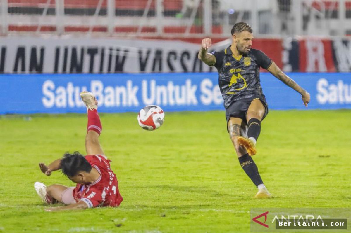 Carlos Pena Ungkap Kebugaran Tyronne del Pino Belum Capai 100 Persen