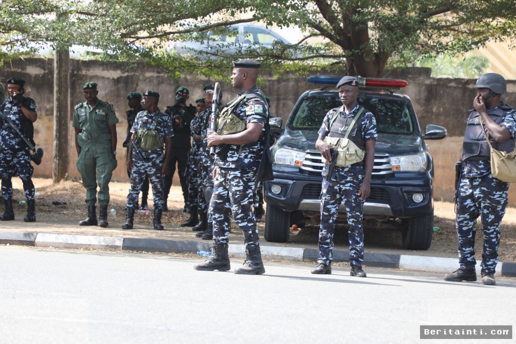 NIGERIA — Polisi Delta Buru Dua Perampok Bersenjata Api Rakitan
