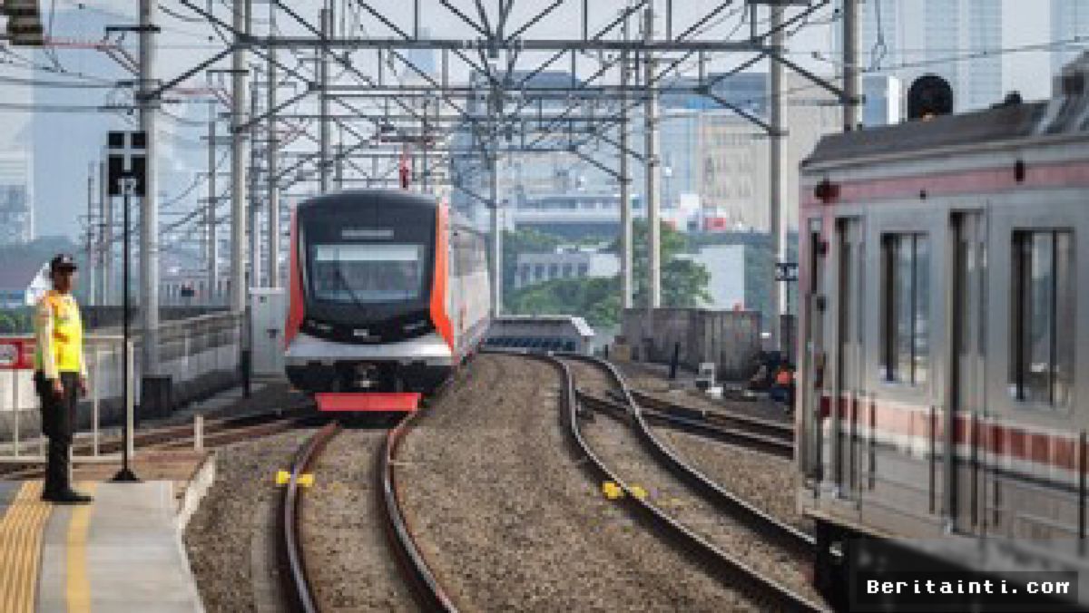 Parung Panjang — Pelajar SMA Selamat Usai Tertabrak Kereta Commuter Line