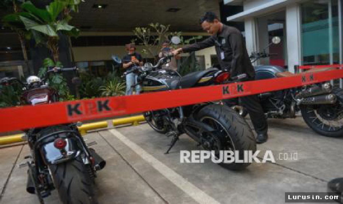 JAKARTA — Segel KPK di Ruang Dirjen Bea Cukai Hilang Misterius
