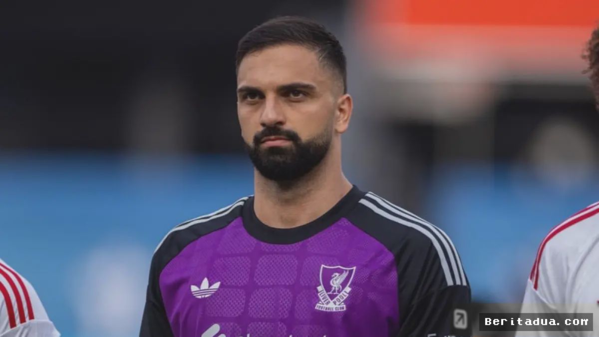 LIVERPOOL — Giorgi Mamardashvili Siap Gantikan Alisson Lawan Tottenham