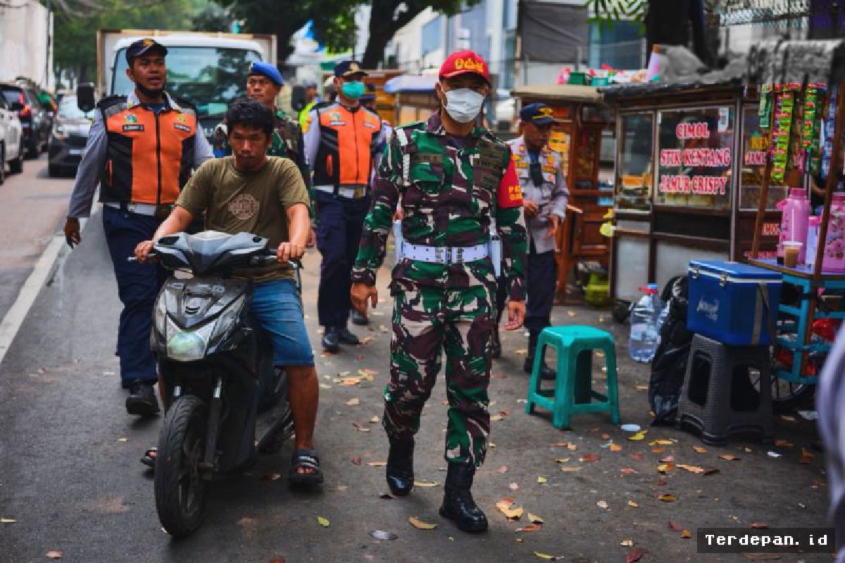 Sudinhub Jaksel Tertibkan Parkir Liar di Kawasan Stasiun Cawang