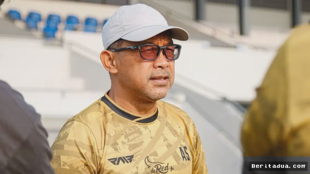 Aji Santoso Targetkan Kemenangan Perdana De Red FC Atas Kendal Tornado