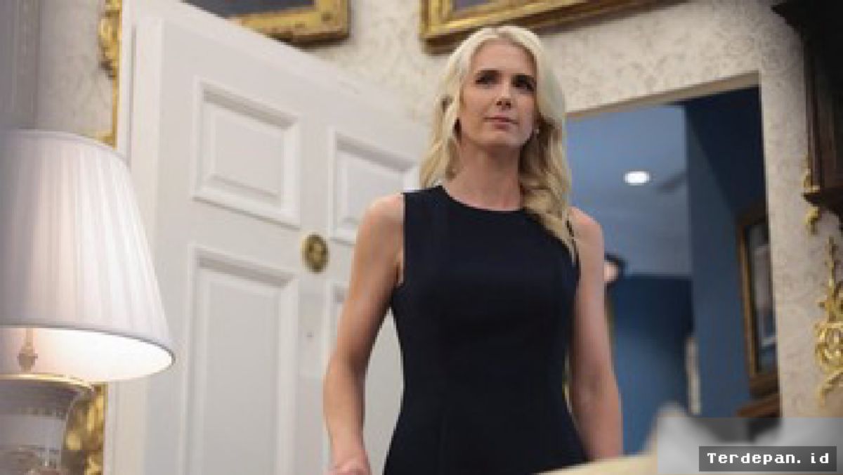WASHINGTON — Donald Trump Beri Hadiah Tunai Rp2 Miliar ke Staf Gedung Putih