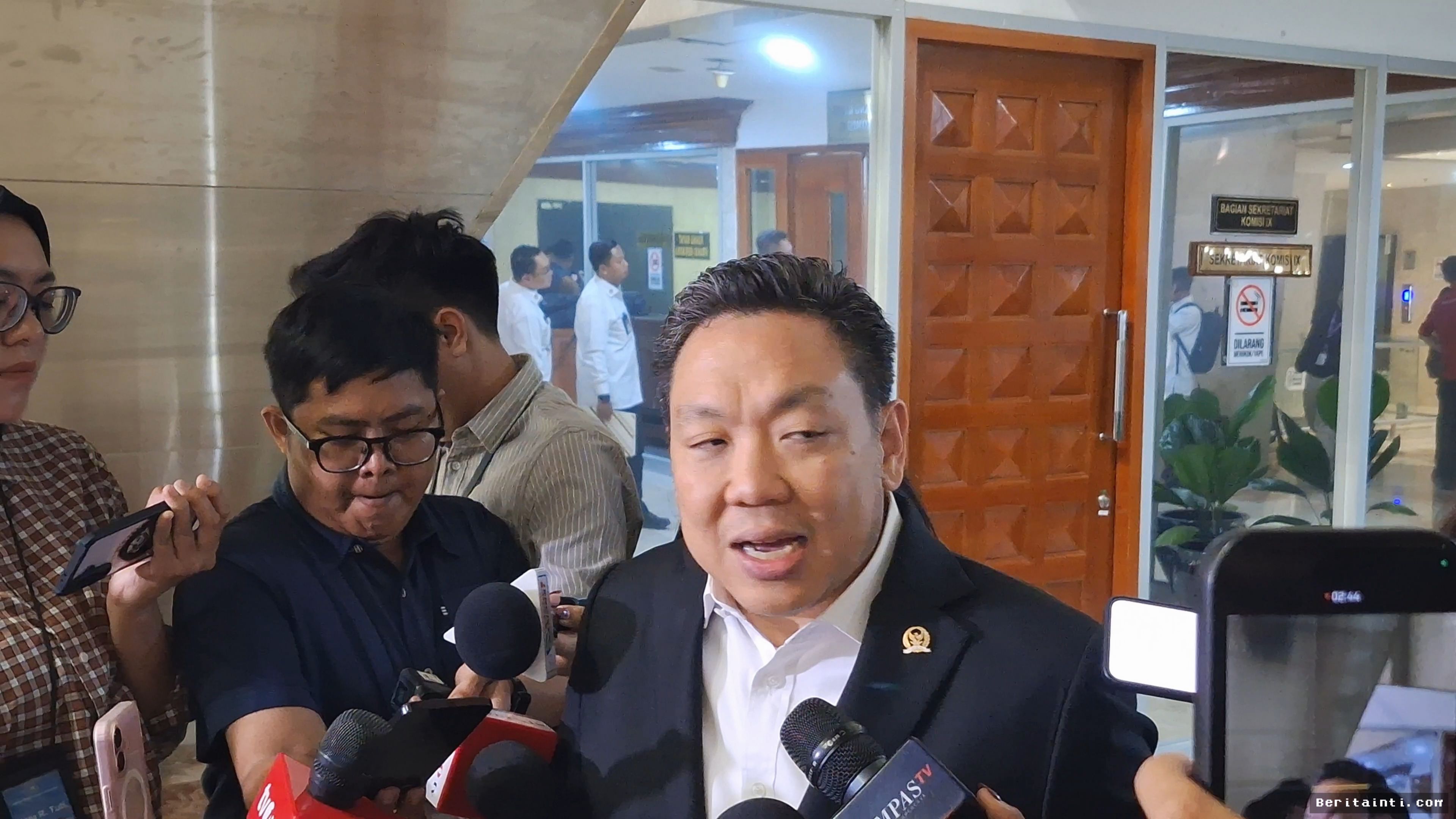 DPR Desak BGN Berikan Kompensasi Bagi Korban Keracunan Program MBG