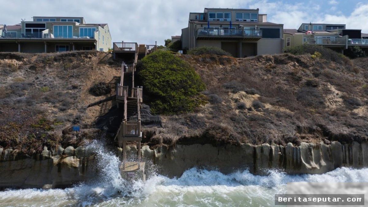 Sinkhole di California Perlahan Lahap Rumah Warga akibat Erosi Pantai