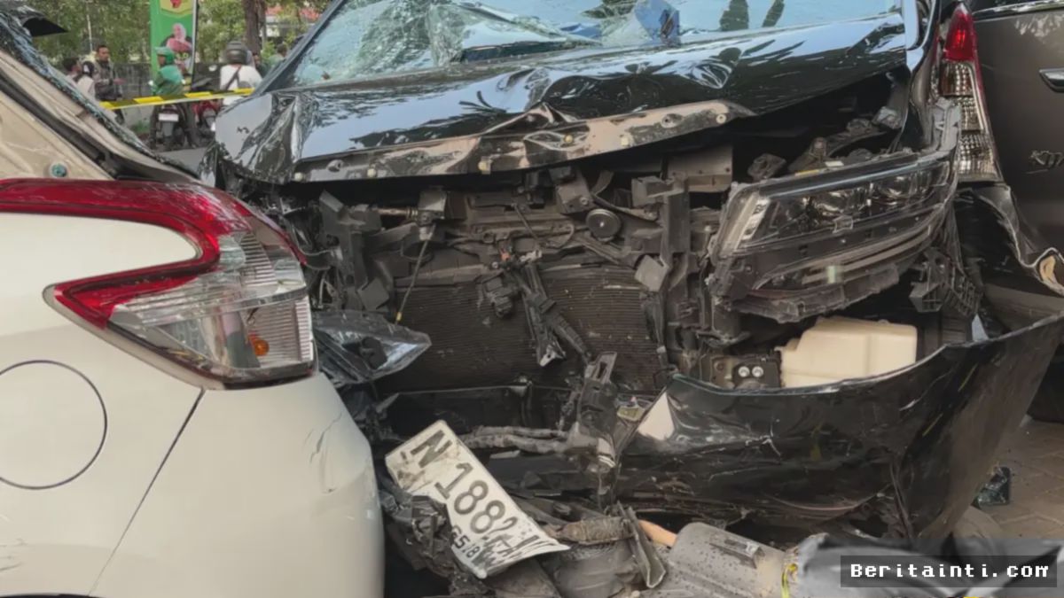 Polisi Tetapkan Pengemudi Alphard Tersangka Tabrakan Beruntun 14 Kendaraan di Surabaya