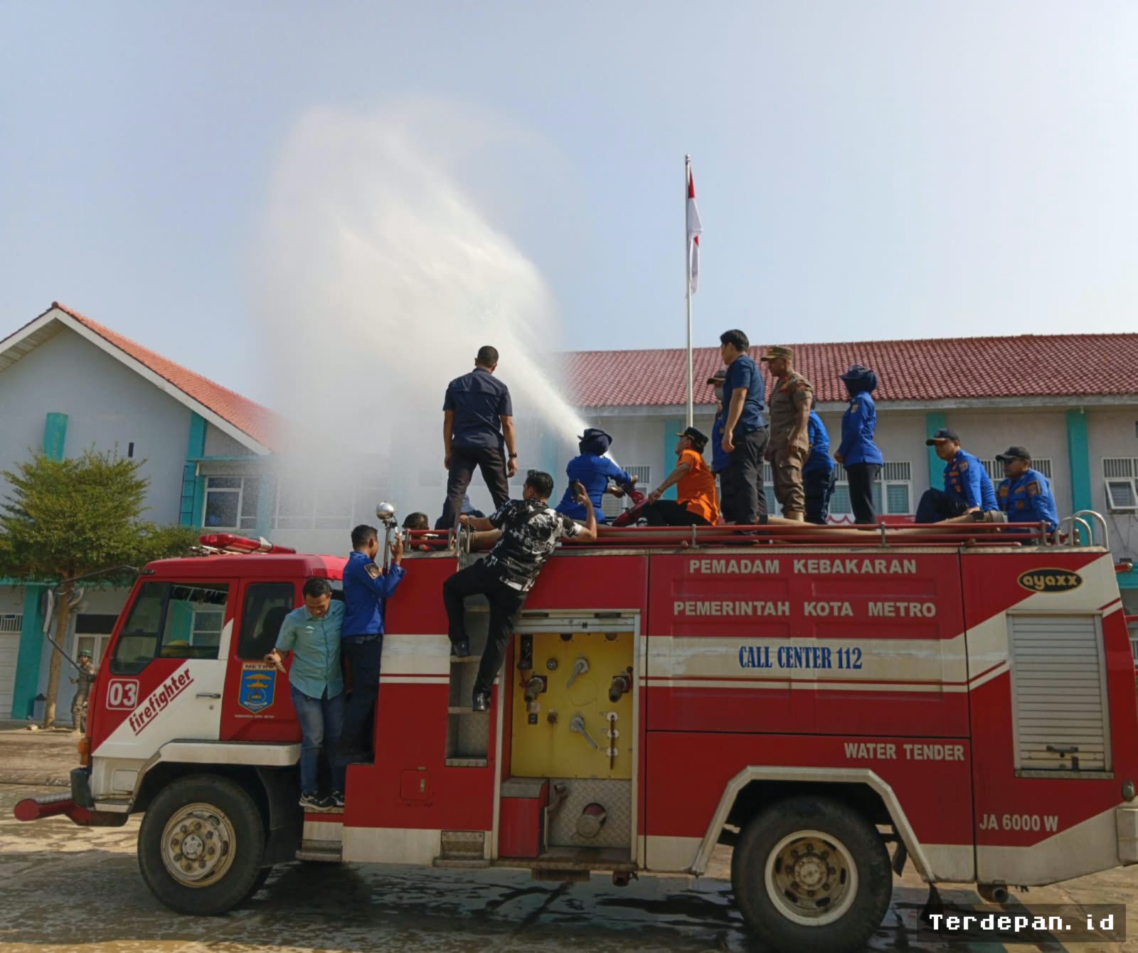 Kota Metro — Pemkot Tangani Dampak Abu Krakatau dan Kemarau
